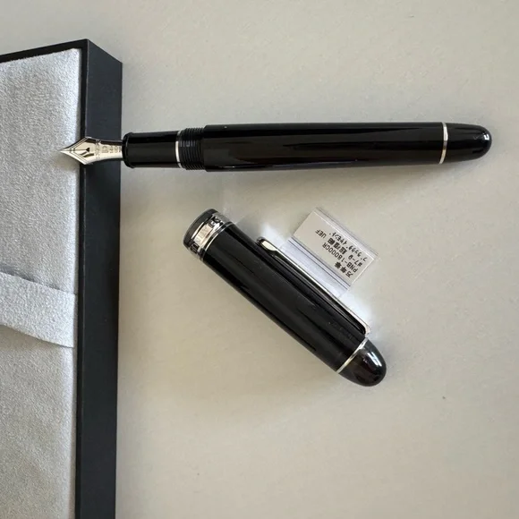 Platinum Century 3776 Fountain Pen - Picture 6 of 9